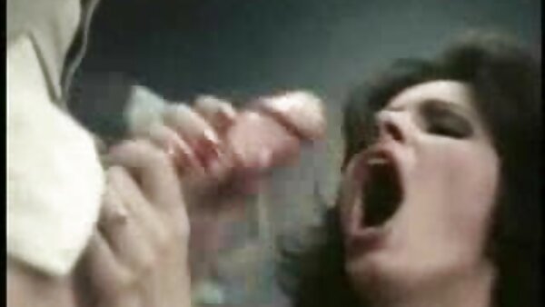 Die braunhaarige Hottie Teal Conrad romantische sexvideos bekommt ihre Muschi geleckt und gefickt
