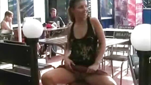 Nuttige Sekretärin mit saftigen Titten Brook zeigt Striptease im gratis amateur sexvideo Büro