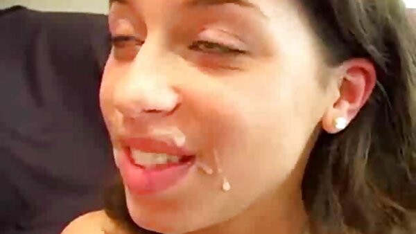 Juggy, blonder Chic, wird in Doggy-Pose gebohrt kostenlose sex videos